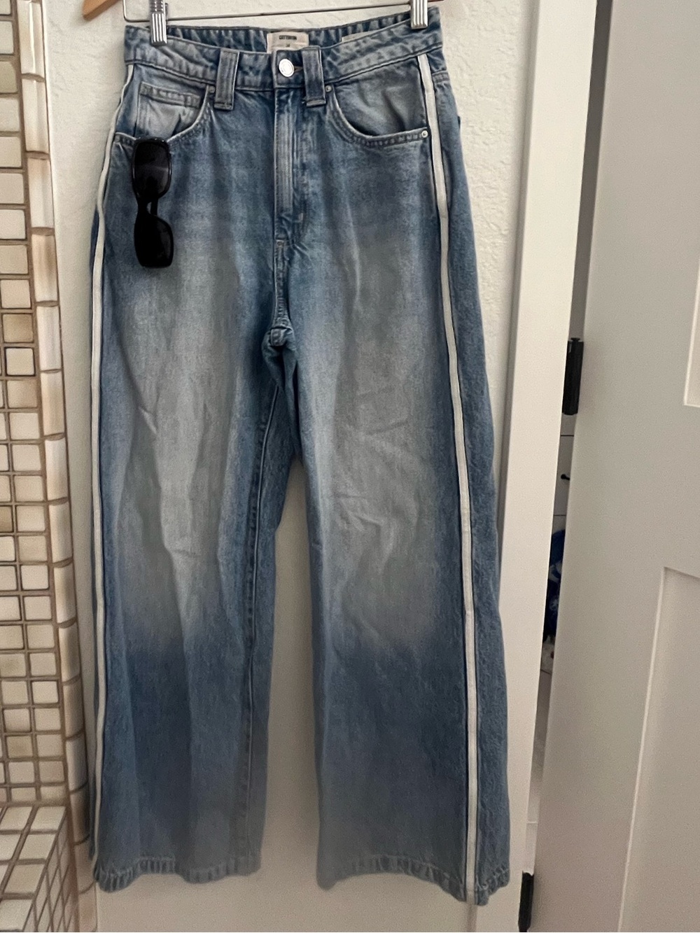 Light Wash Women’s Baggy Street Style Straight-Leg Jeans with Side Stripe